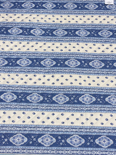100% plain cotton quilted reversible ciel bleu (blue) and ecru white paisley diamond table runner in two lengths. Front side has small fleur de lys reminiscent diamond motifs with a dark blue border made up of large paisley diamonds, while reverse is made up of striped bands of these two motif variants. A fractal feast of the eyes!